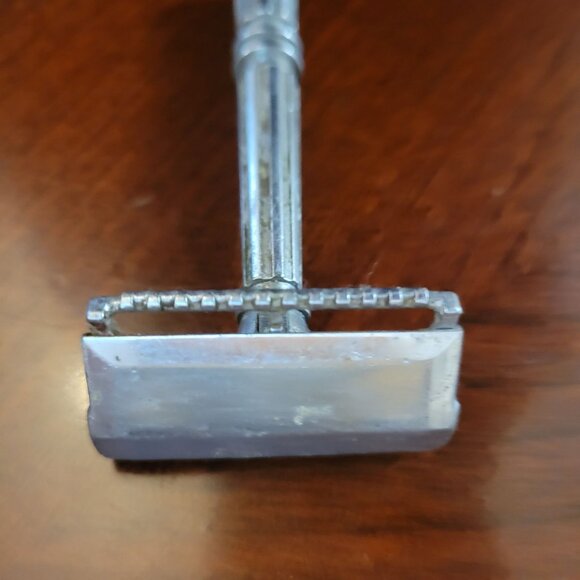 Vintage Gillette Safety Razor Adjustable Double Edge - Picture 2 of 4